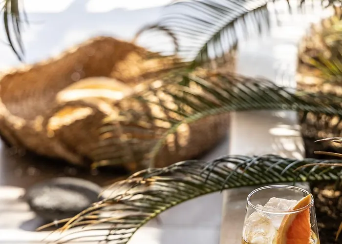 Dream View Villa, 2 Min Walk To The Beach, By Red Windmill וילה