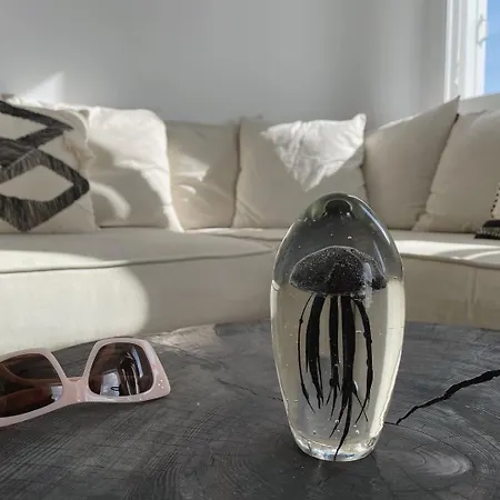 Dream View Villa, 2 Min Walk To The Beach, By Red Windmill וילה