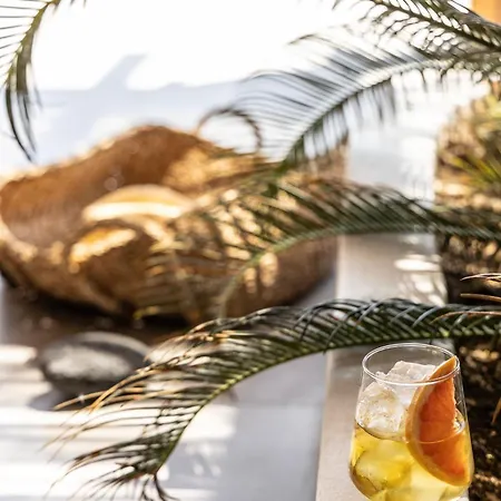 Dream View Villa, 2 Min Walk To The Beach, By Red Windmill וילה