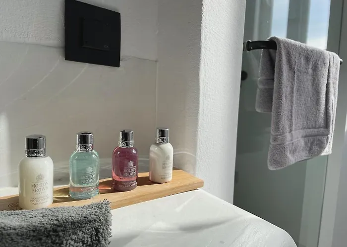 Dream View Villa, 2 Min Walk To The Beach, By Red Windmill